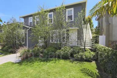 Main picture of 131 Flower St
