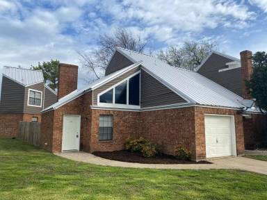Main picture of 1900 W Taylor St