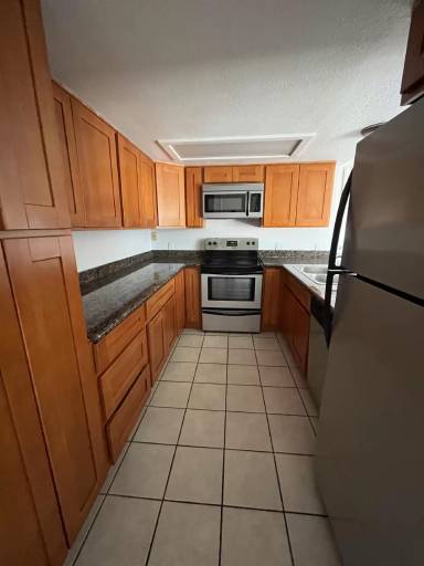 Main picture of 232 N Lemoore Ave