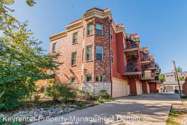Main picture of 1869 Vine St