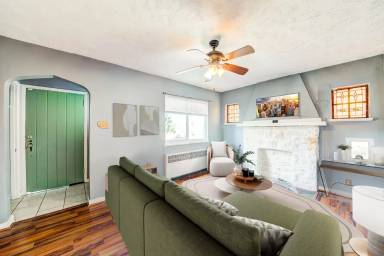 Main picture of 2419 Woodward Ave