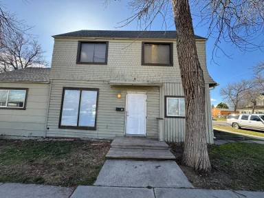 Main picture of 826 3rd Ave S