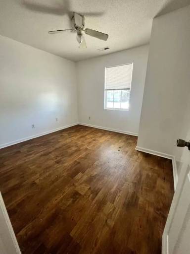 Main picture of 140 W Pine St