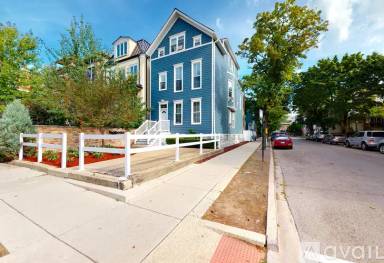 Main picture of 700 W Schubert Ave