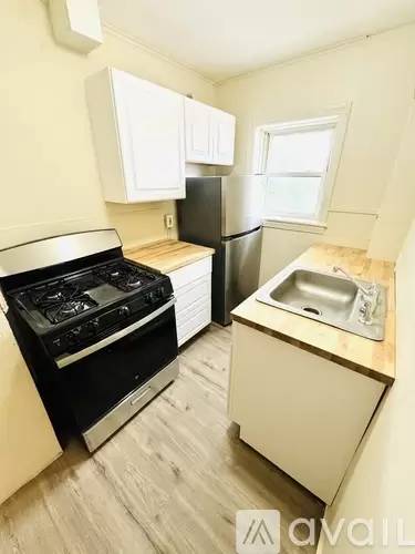 Main picture of 40 102nd St