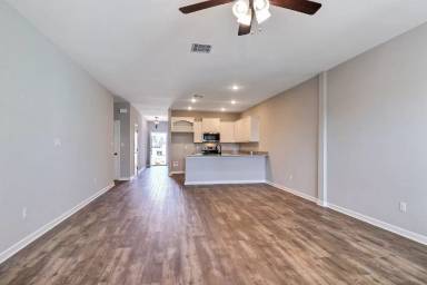 Main picture of 2925 Palatine Pl