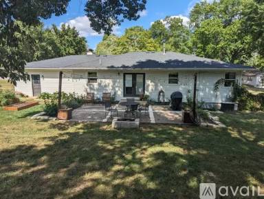 Main picture of 6405 Haskell Ave