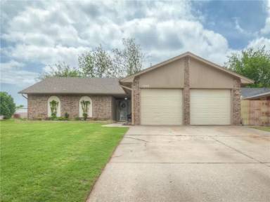 Main picture of 1700 Erin Pl