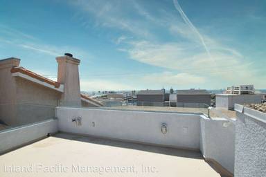 Main picture of 1429 Manhattan Ave