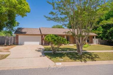 Main picture of 7811 Woodpointe Dr