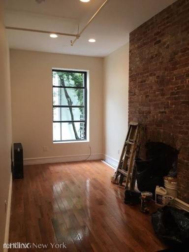 Main picture of 321 W 80th St