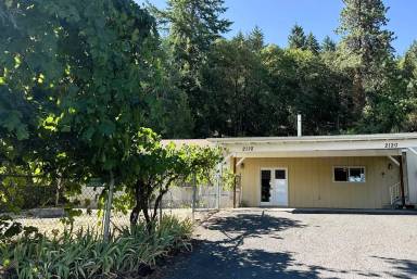 Main picture of 2120 Lookingglass Rd