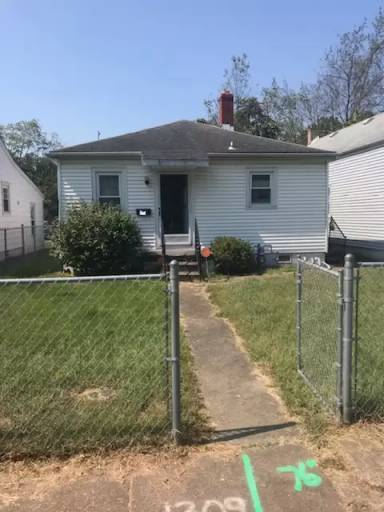Main picture of 1309 S Harlan Ave