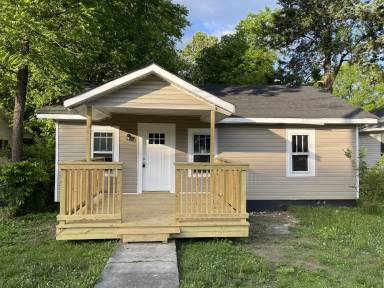 Main picture of 2715 Woodside St