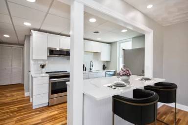 Main picture of 309 Saint John St