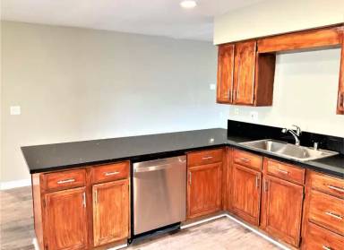 Main picture of 2198 Winchester St