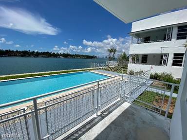 Main picture of 960 Bay Dr