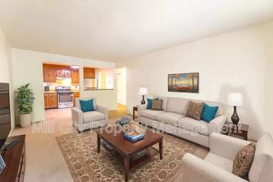 Main picture of 23 Country Club Dr