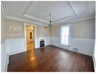 Main picture of 250 E Main St