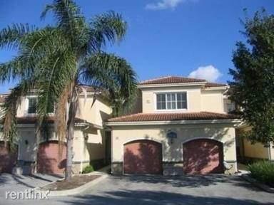 Main picture of 2482 Centergate Dr