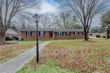 Main picture of 400 Fairhaven Dr