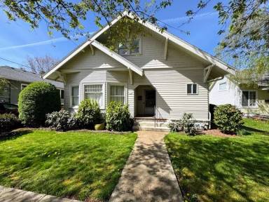 Main picture of 105 NE 62nd Ave