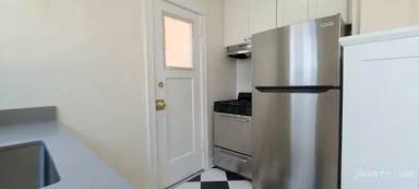 Main picture of 1751 Greenwich St