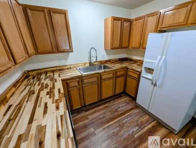 Main picture of 9841 N Lombard St