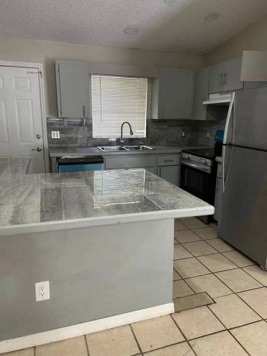 Main picture of 105 Neil Ct