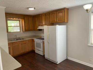 Main picture of 219 Creekside Dr