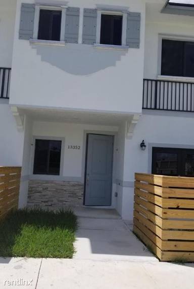 Main picture of 13352 SW 250th St
