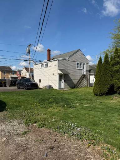 Main picture of 14 W 5th St