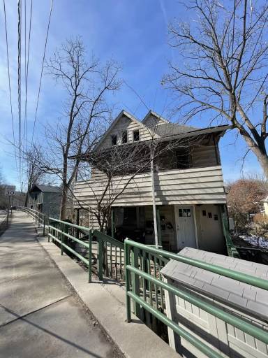 Main picture of 224 W Spencer St