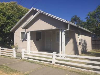 Main picture of 836 Hickory St