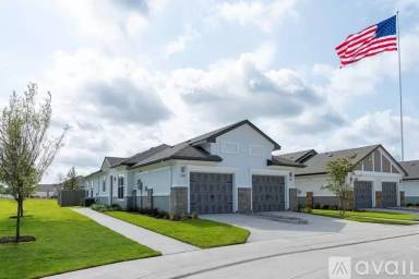 Main picture of Mansions at Oak Point
