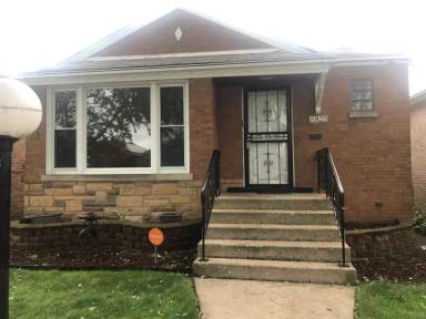 Main picture of 8825 S Oglesby Ave