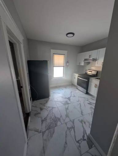 Main picture of 160 S 12th St