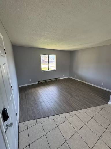 Main picture of 315 East Ln