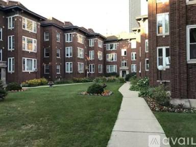 Main picture of 3619 N Pine Grove Ave