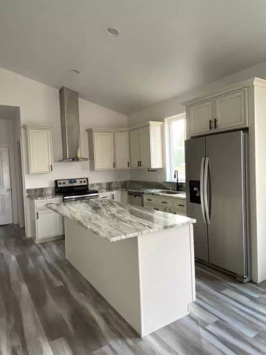 Main picture of 53 Ginkgo St N