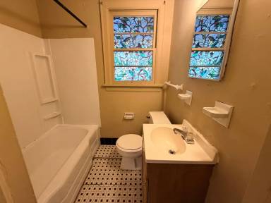 Main picture of 1211 N Oak St