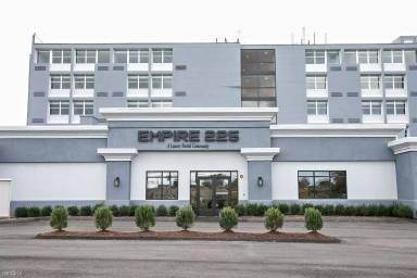 Main picture of Empire 225
