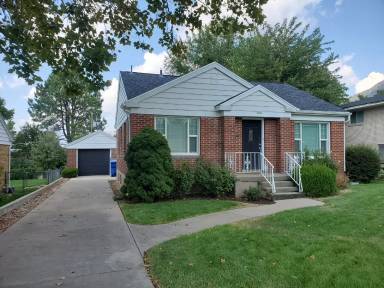 Main picture of 1376 Darling St