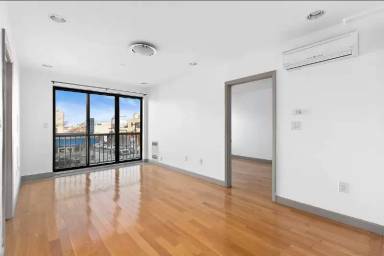 Main picture of 599 4th Ave