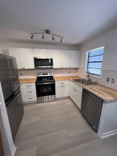 Main picture of 25 Emerald Dr