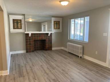 Main picture of 927 Brookline Blvd