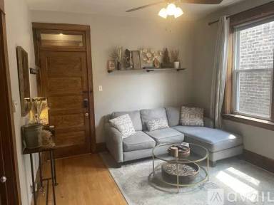 Main picture of 2234 W Augusta Blvd