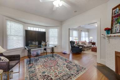 Main picture of 130 Hall St