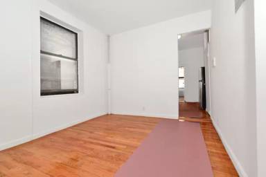 Main picture of 122 Orchard St