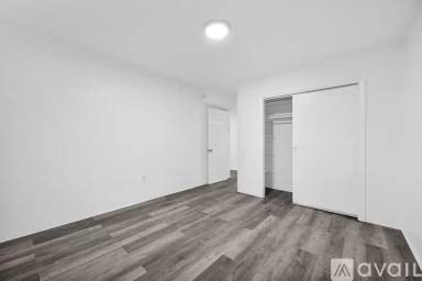 Main picture of 2435 Plunkett St